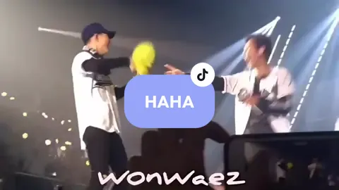 TOLOOOONGGG 🤣🤣🤣 #chanyeol #kyungsoo #exo #kpopconcert #funnymoments #kpopfyp #kpoptiktok #fyp #foryou