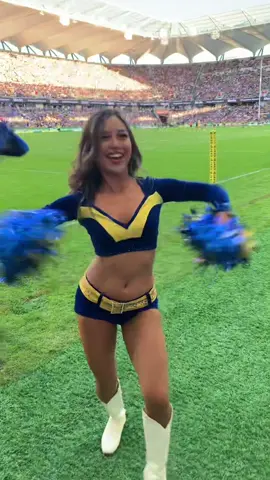 The wink at the end 😉 #pecsnaps #cheerfullcostumes #cheerlove #procheer #fy #nrl #cheerleaders