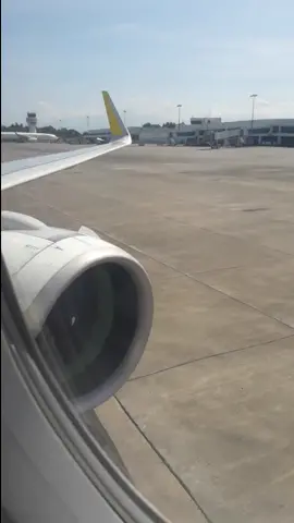prank your friends! save mo yung video #fyp #airplane #foryourpage