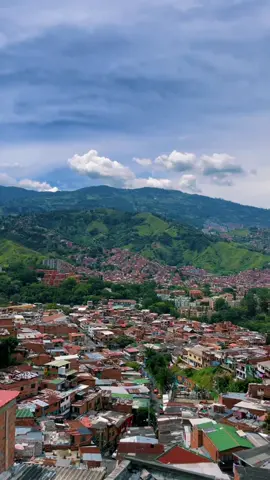 Medellín is a vibe. 🇨🇴#elpoblado#comuna13 #medellin#antioquia#colombia#southamerica#visitcolombia#visitmedellin