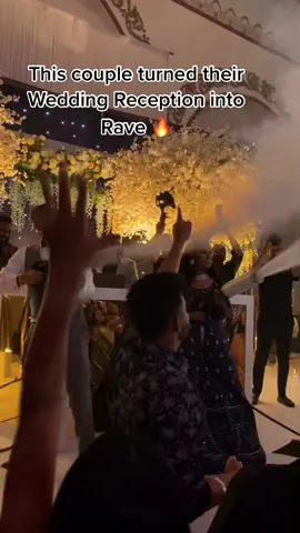 The littest 🔥🔥🔥 reception evvvaaaa...!!! You guys rock @eyeyoushh & @sweeta916 🤘🏼 #weddingreception #brownwedding #smokegun #edm #tremor #usa