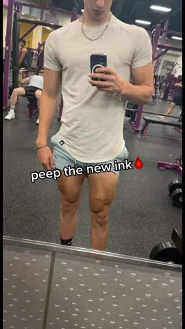 what’s better.. incline dumbbell or incline smith?⬇️⬇️⬇️ lmk in the comments