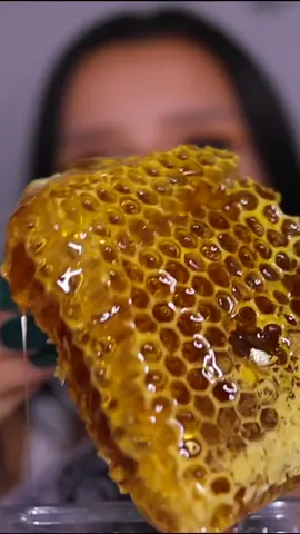 🍯 #ASMRhoney#asmrmiel#miel#honeycomb#honeycombchallenge#eatingsounds#nadinaioana#panaldeabejas