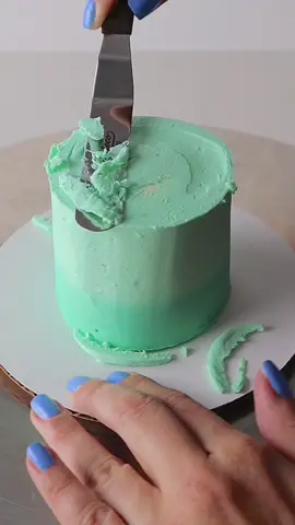 Mini cake sharp edges 😮😮 #minicake #minicakes #sharpedges