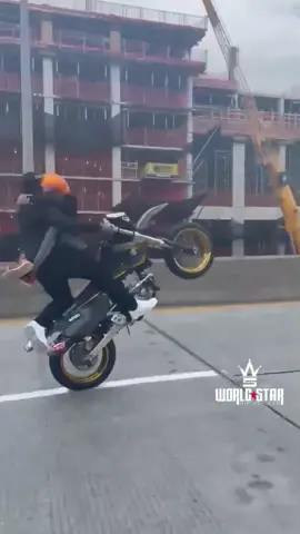 She really got trust for dude! 😯🏍😂 (IG: @kingdottyyy @big_bag_boy7) #bikelife #fyp #relationshipgoals