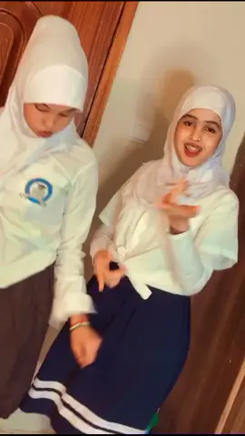 inta uga waac qof isku school  ahan jirten 🤩