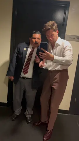 If you’re going to do finger guns in the mirror you should learn from the best. @niallhoran #guillermo