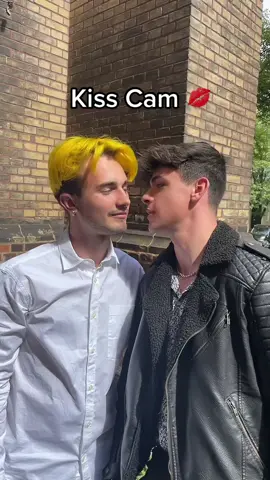 Die haben sich nicht wirklich geküsst 😱 @heiko @roman @imarealmax @itsdyma @tigerlariz #kiss #kisscam