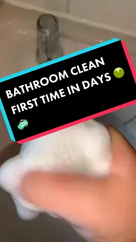 Forst toilet clean since i got home 🤢🧽 #toiletclean #scrub #UnfoldChallenge #JDVaporMaxShuffle #BurberryTB #fyp #viral #scrub #suds #bleach #clean