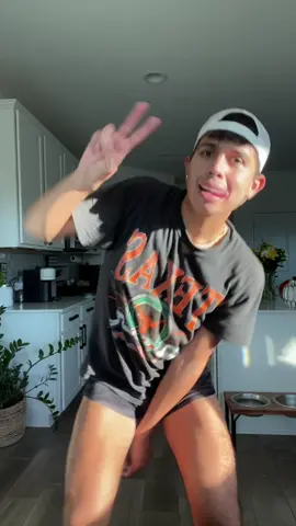 let’s just say I did not get into it 🥴😂 #ChewyChattyPets #fyp #MyTeacherWins #JifRapChallenge #MicroRaveWithRoni #austin #texas