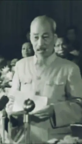 Bác hôn lên trán Vũ Kỳ rồi tắt thở, đồng chí Vũ Kỳ tiểu đồng của Bác, sinh ngày 26/9/1921 - 16/4/2005... 84 tuổi là về với Bác Hồ ở thế giới bên kia