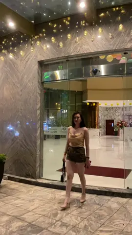 Kêu đứng chờ anh chút xong biến mất hút 🥲#xuhuongtiktok #j4f #trending #TikTokFashUP #AnhNhinThuHut #NuCuoiBatNgo #LucMoiYeu