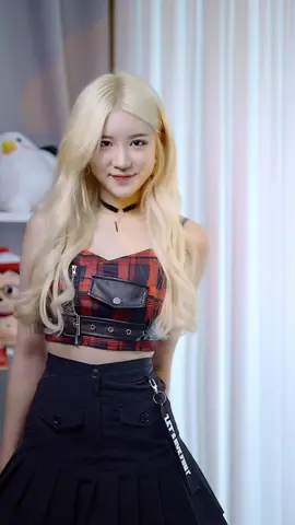 ¡Me interesa mucho el baile latinoamericano y el español! Por favor, díganme en los comentarios el español 😀 #sia_jiwoo