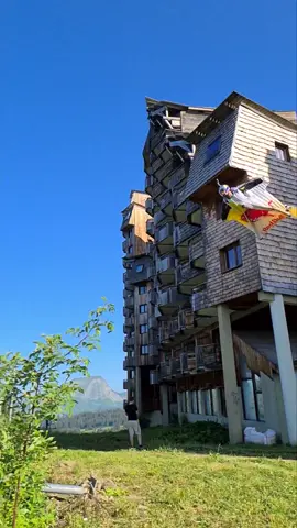 What about this shot?🎥Smartphone video of @fredfugens few meters above the ground during the Soul Flyers in @avoriaz wingsuit project #soulflyers