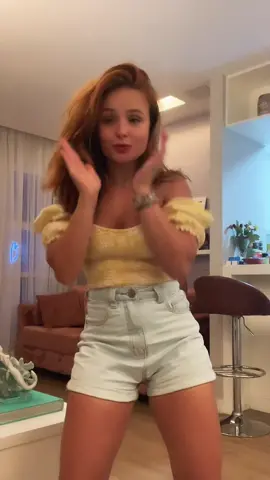 A pessoa some e quando volta grava 200 vídeos. Por falar em 200 obrigada pelos 200M de likes 😳 vcs são surreais!