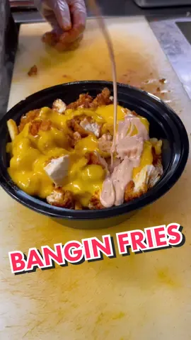 Think it was enough sauce? #fried #chicken #fries #friedchicken #cheese #sauce #banginbuns #losangeles #hollywood #spicy #pickles #ChewyChattyPets