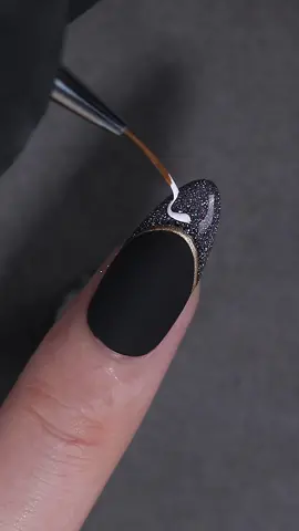 Leopard nail design under the luminous light 💅#bornpretty #glitternails #reflectiveglittergel #nails #frenchnails #organizingtiktok #ChewyChattyPets