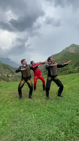 Когда встретились братья, которыхъ въ детстве разлучилъ злой раджа #piterville #димарепин #кириллщербина #колякарпов #индия