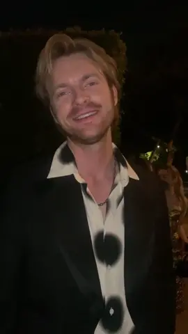 MY FRIEND GOT A VIDEO OF @FINNEAS SAYING HI TO ME 😭😭😭 #finneas #finneasoconnell