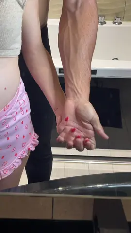 Loading…🤰🏻🥰 Dernier mois❤️ #couple #couplegoals #pregnant