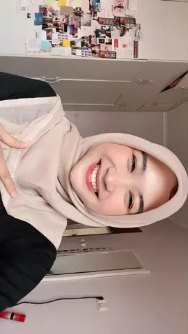 HAHAHAH pusing ga harus dimiringin hp nya 😀 tapi ngaku deh banyak kan yg kayak gini
