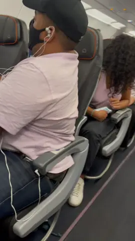 Just keep your damn mask on🤦🏼‍♀️ it’s not that hard #jetblue