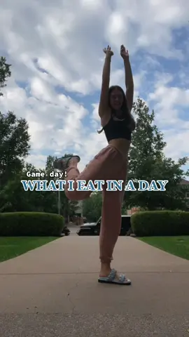 Really pushed the boundaries of ‘balance’ today🤨🤝🤪  #whatieatinaday #wieiad #intuitiveeating