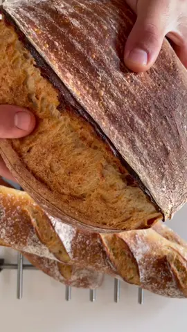 Love the sound of bread “talking” 😍#bread #bakery #fresh #slovakia #baguette