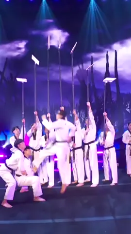 You can’t get enough of KICKING PLANKS, so here’s MORE for you ❤️🔥 #Taekwondo #Tkd #WorldTaekwondo #Demonstration #foryou