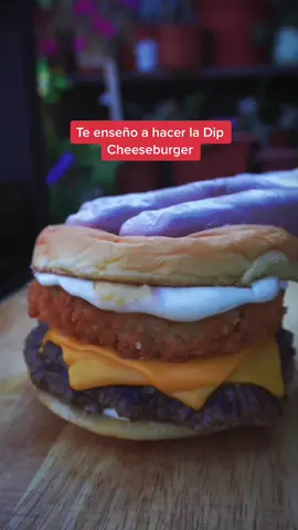 Si quieres tutorial de la salsa de queso cheddar comenta parte 2 😜 #burger #hamburguesa #hamburguesas  #burgerking #saborestiktok