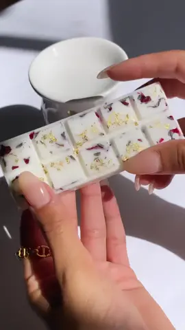 Caught a vibe… for our brand new wax melts!! 🥰✨#candletok #smallbusinesstiktok #womanownedbusiness #waxmelt