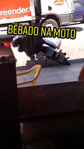 Bêbado + moto = oh no #fypシ #fy #trend #moto #queda #fail #OhNo #motorcycle #bebado #drunk #acidente #accident #crash #viral #hoje