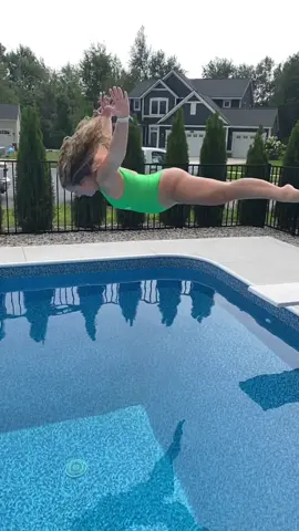 I can’t stop diving #fyp #36SecondsOfLightWork #diving #foryourpage #swimming #lifeisgooddance #pool #trick #slowmotion #high