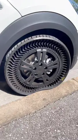 World’s first airless car tyre from Michelin! 🤯 #wow #Tech #cars #gadget #mrjww