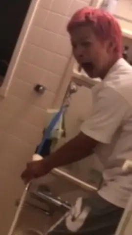 ヒャアアアアアア！！！！と叫ぶ義弟。もはや何を見て叫んでいるのかも分からない義弟。#ドッキリ #どっきり #爆笑 #prank #ビビリ #叫ぶ人 #心霊 #驚く #scream #exorcist #脅かす #お姉ちゃん #弟 #運営さん大好き #おすすめのりたい