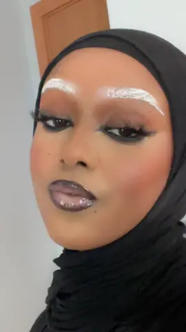 Tooo sexy for this world 🙈 #whitebrows #mua #creative #creativemakeuplook