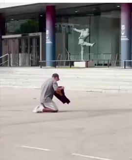 A Barcelona fan is crying 😭 in front of camp nou asks Messi to stay 😭