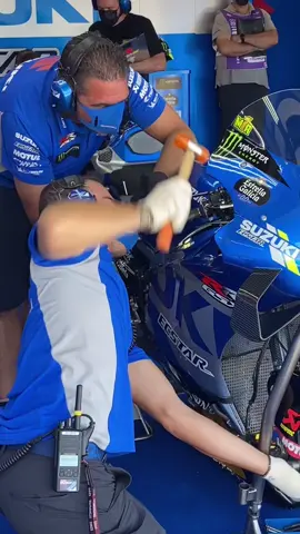 All the work behind the scenes to get our bikes race ready 😎 @motogp #mechanics #motogp #fyp #work #weekend #bts #suzuki