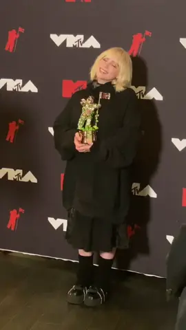 @billieeilish looking cute with her moon person #VMAs