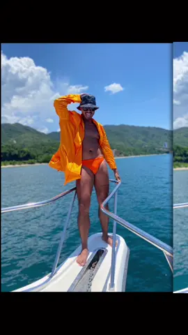 Rocking the boat in that @Savage X Fenty 🛥🧡 @Rihanna