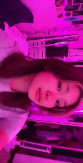 THIS TURNED OUT SO WELL pls make this vid do well😫 #trend #loveyoulikealovesongbaby #loveyoulikealovesongchallenge #lightning #aesthetic #urmom