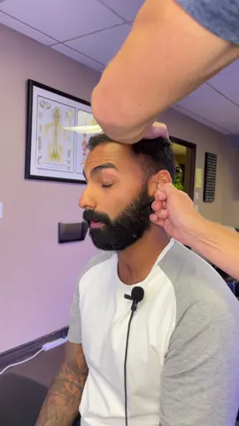 Who knew ears can crack 🤯 #AEJeansHaveFun #chiropractor #ears #betterhearing #fyp #crack #doctor #wow