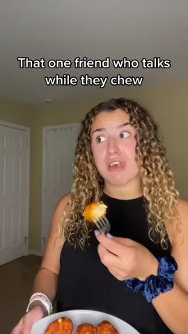 TW: chewing and talking🤢 (follow my insta) #friend#friends#fyp#pov#lexistrechak#KeepItRealMeals#girls#females#food#Foodie