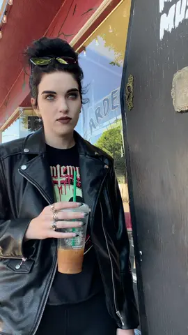 Who is SPOOKIER??? @ohlaurenfrances