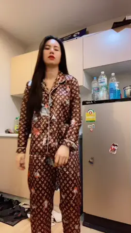 ใครมันคิดท่าวะ