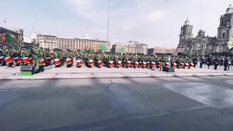 Banda de guerra calentando🇲🇽🪖 💪🏼 #desfilemilitar #mexico #16deseptiembre #SEDENA #ejercitomexicano #semar