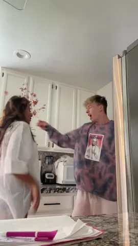 Idk what to say at this point 😶 #foyou#fyp#foryoupage#omg#fail#dumb#mom#acting@nickimammasol