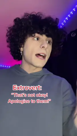 Extrovert to the rescue 😌 also that’s Simon :) #IDeserveTuitionContest