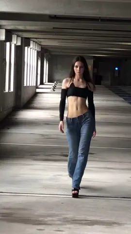 2000’s style walk? #fyp #foryou #foryoupage #model #modeling #SuperModel #Runway #modeltok #nyc #wlyg #2000s #bellahadid #fashion #style #nyfw #OOTD