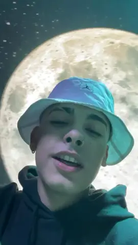 @Mateo Palacios viajó al espacio para invitarte a escuchar #feelme 🙌🏻🌕🌜#tumusicahoy #trueno #tr1